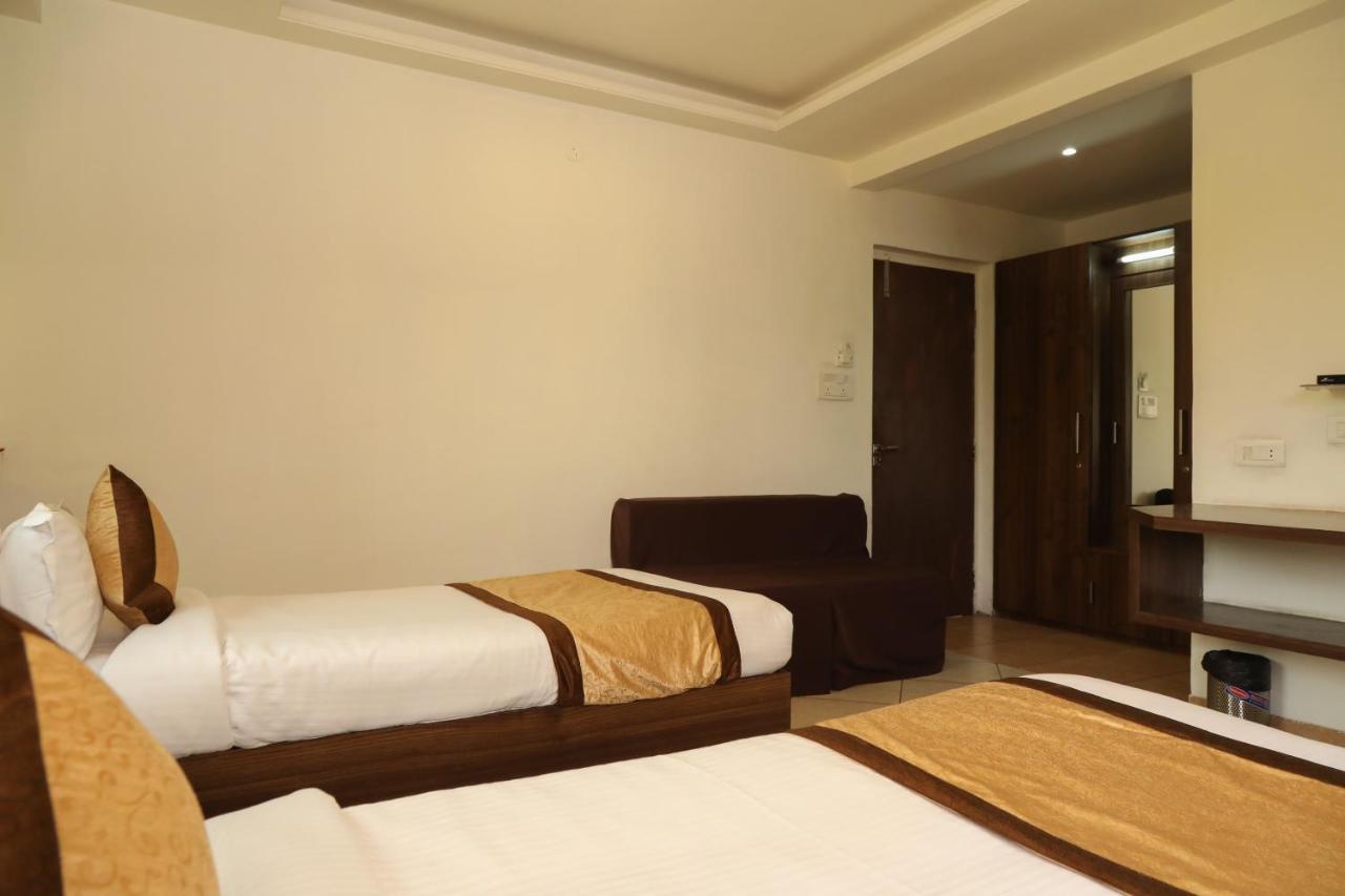 Oyo 10943 Hotel Plus Corporate Khapa  Kültér fotó