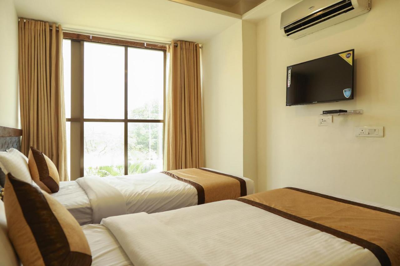 Oyo 10943 Hotel Plus Corporate Khapa  Kültér fotó