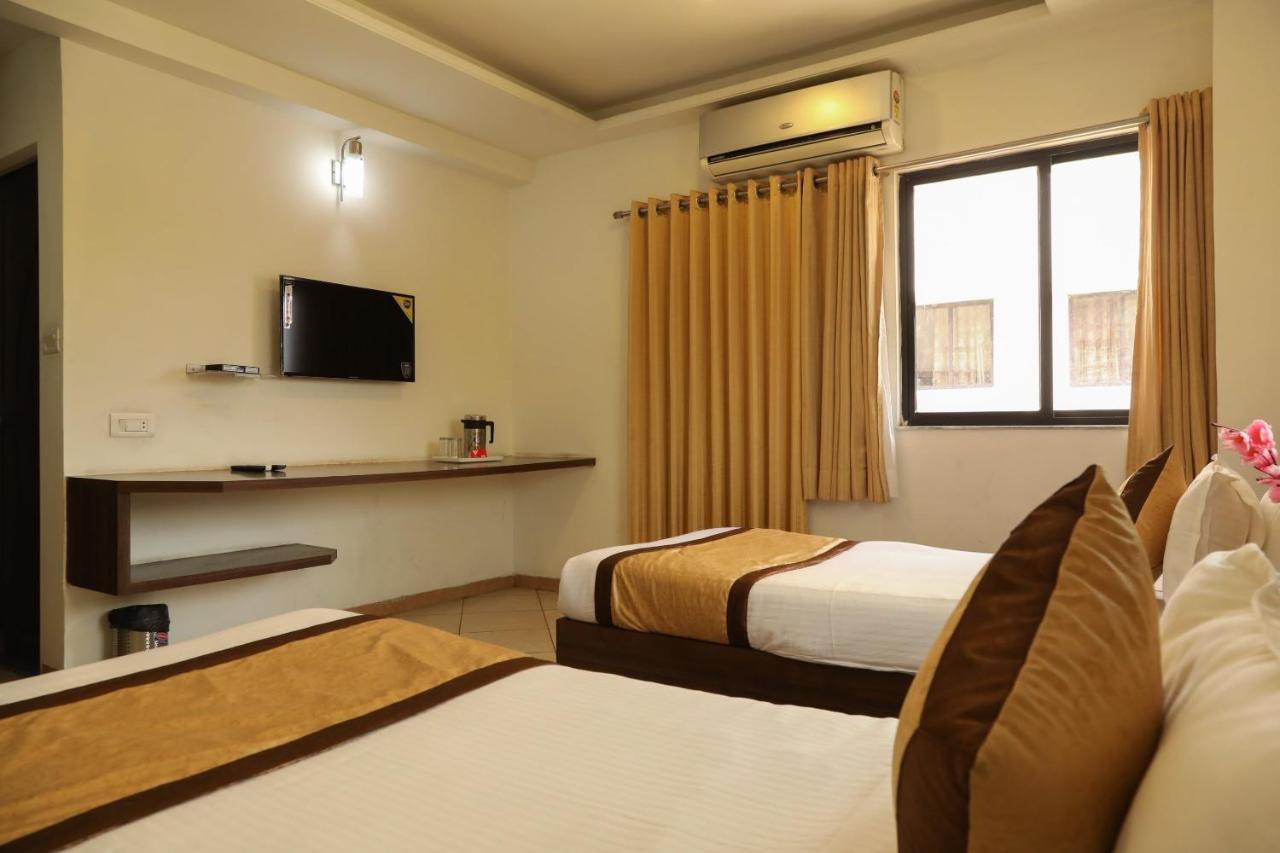 Oyo 10943 Hotel Plus Corporate Khapa  Kültér fotó