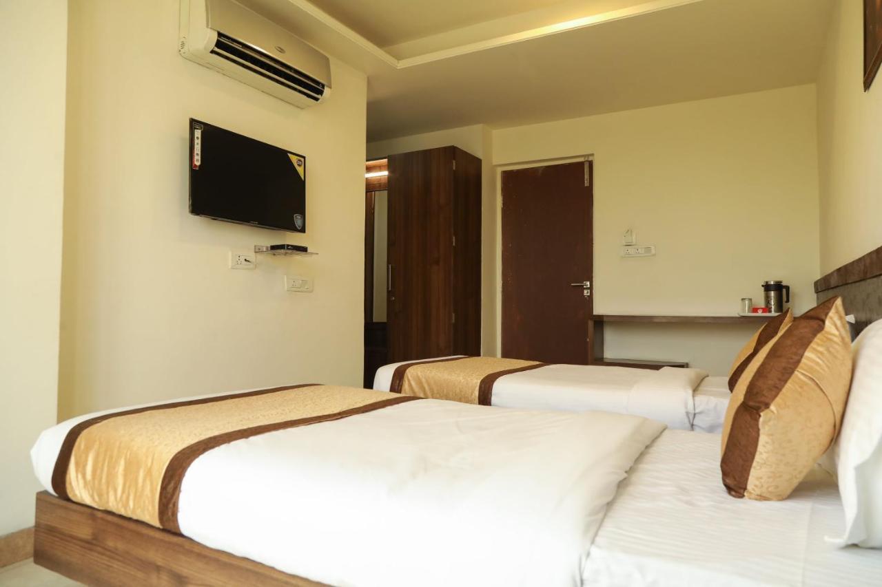 Oyo 10943 Hotel Plus Corporate Khapa  Kültér fotó