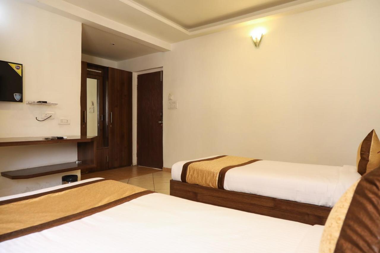 Oyo 10943 Hotel Plus Corporate Khapa  Kültér fotó